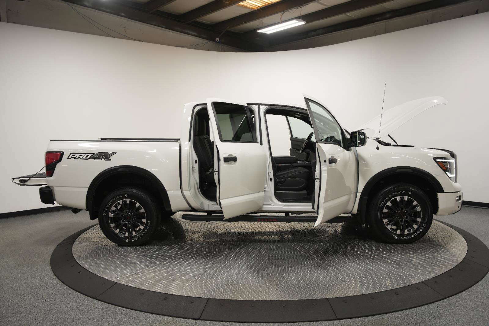 Used 2020 Nissan Titan PRO-4X w/ Pro-4x Utility Package image 10