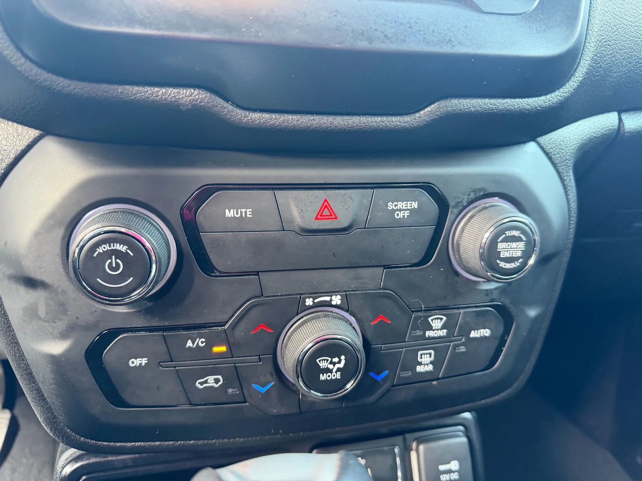 Used 2019 Jeep Renegade Altitude w/ Quick Order Package 2XM image 20