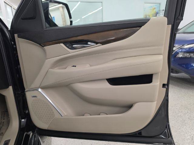 Used 2020 Cadillac Escalade Luxury AWD/4WD image 35