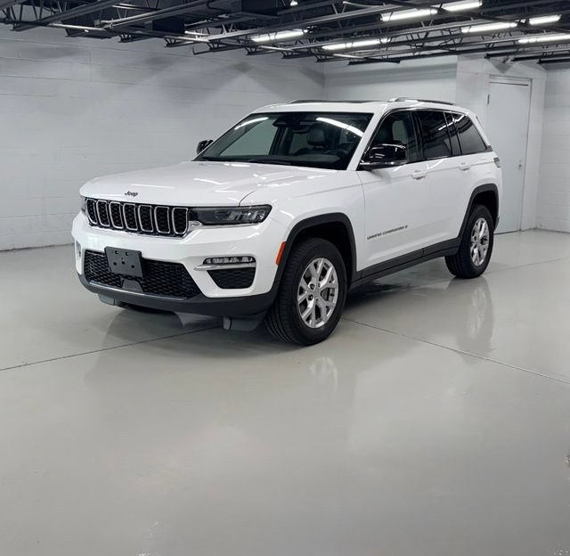 Used 2022 Jeep Grand Cherokee Limited AWD/4WD image 1
