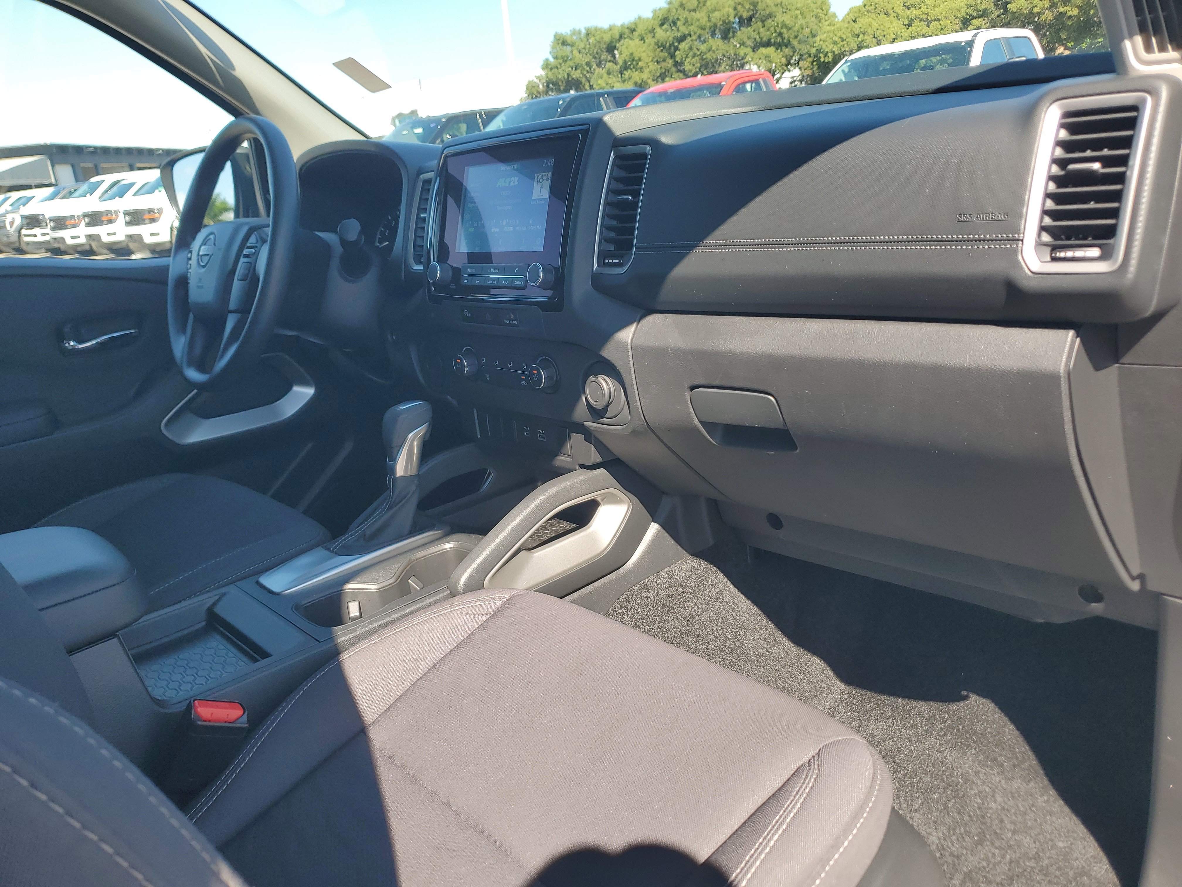 Used 2024 Nissan Frontier SV image 16