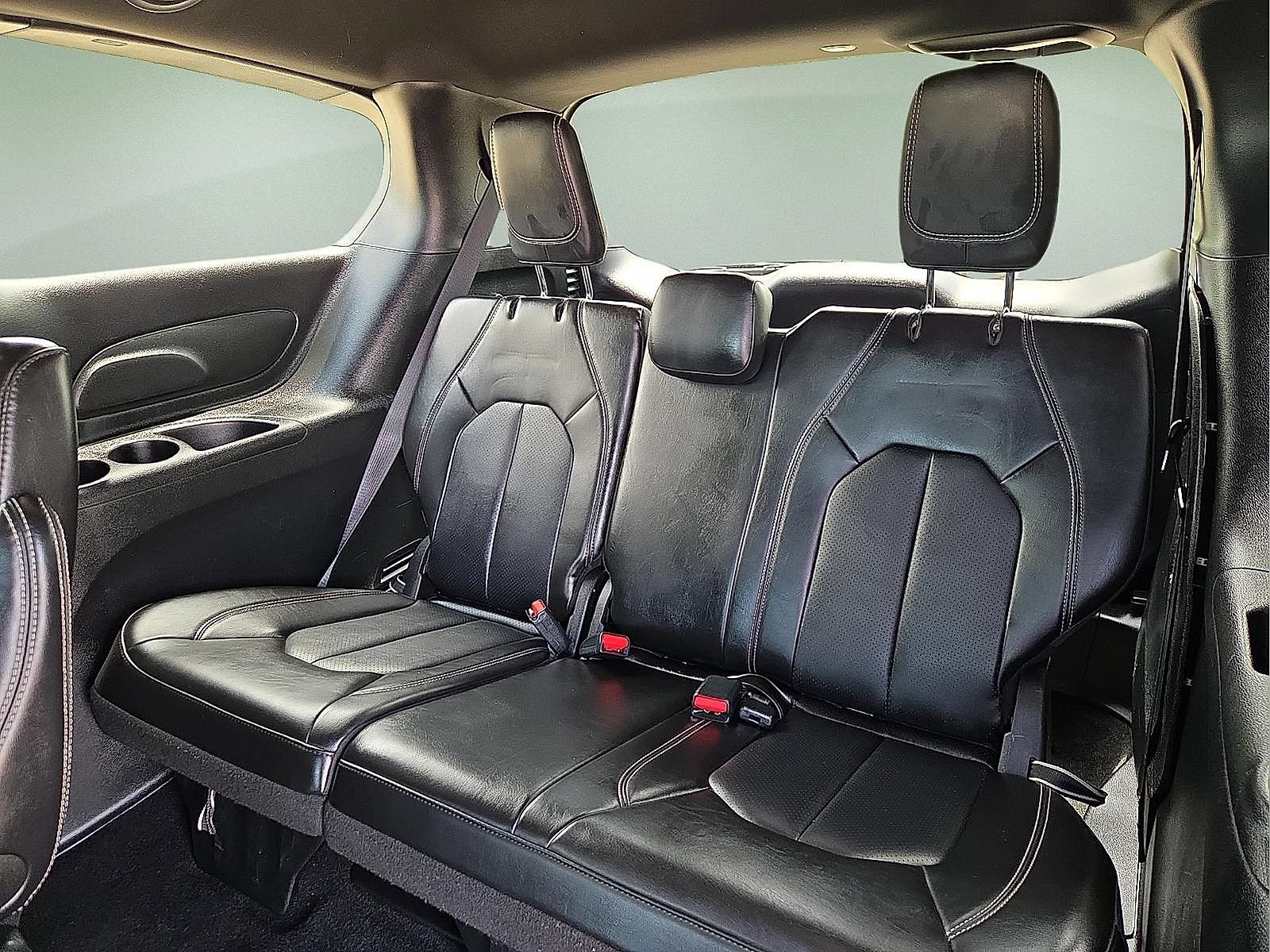 Used 2025 Chrysler Pacifica Select FWD image 11