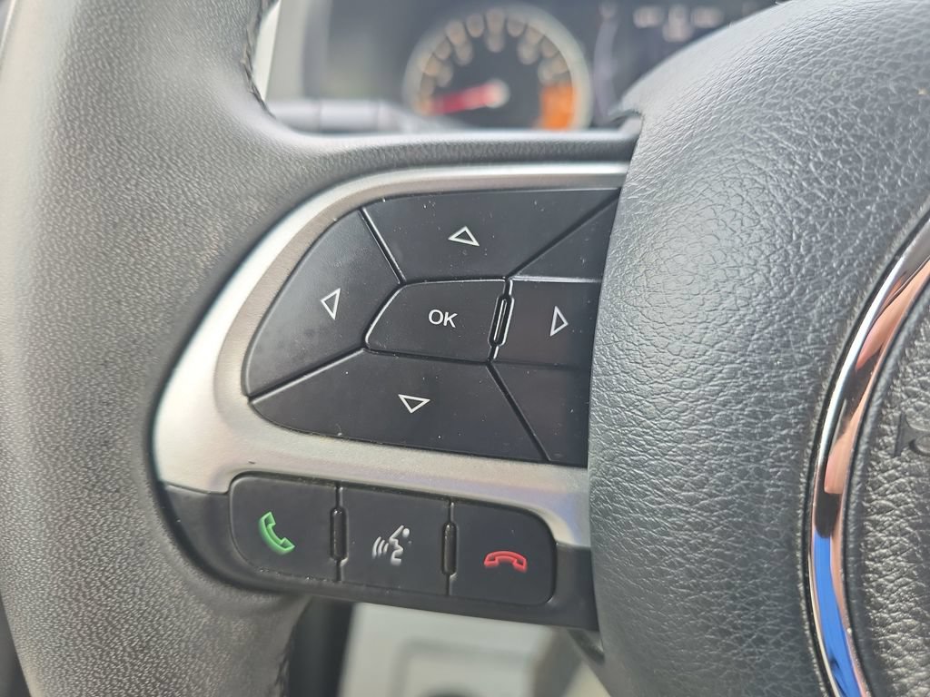 Used 2018 Jeep Renegade Latitude FWD image 22