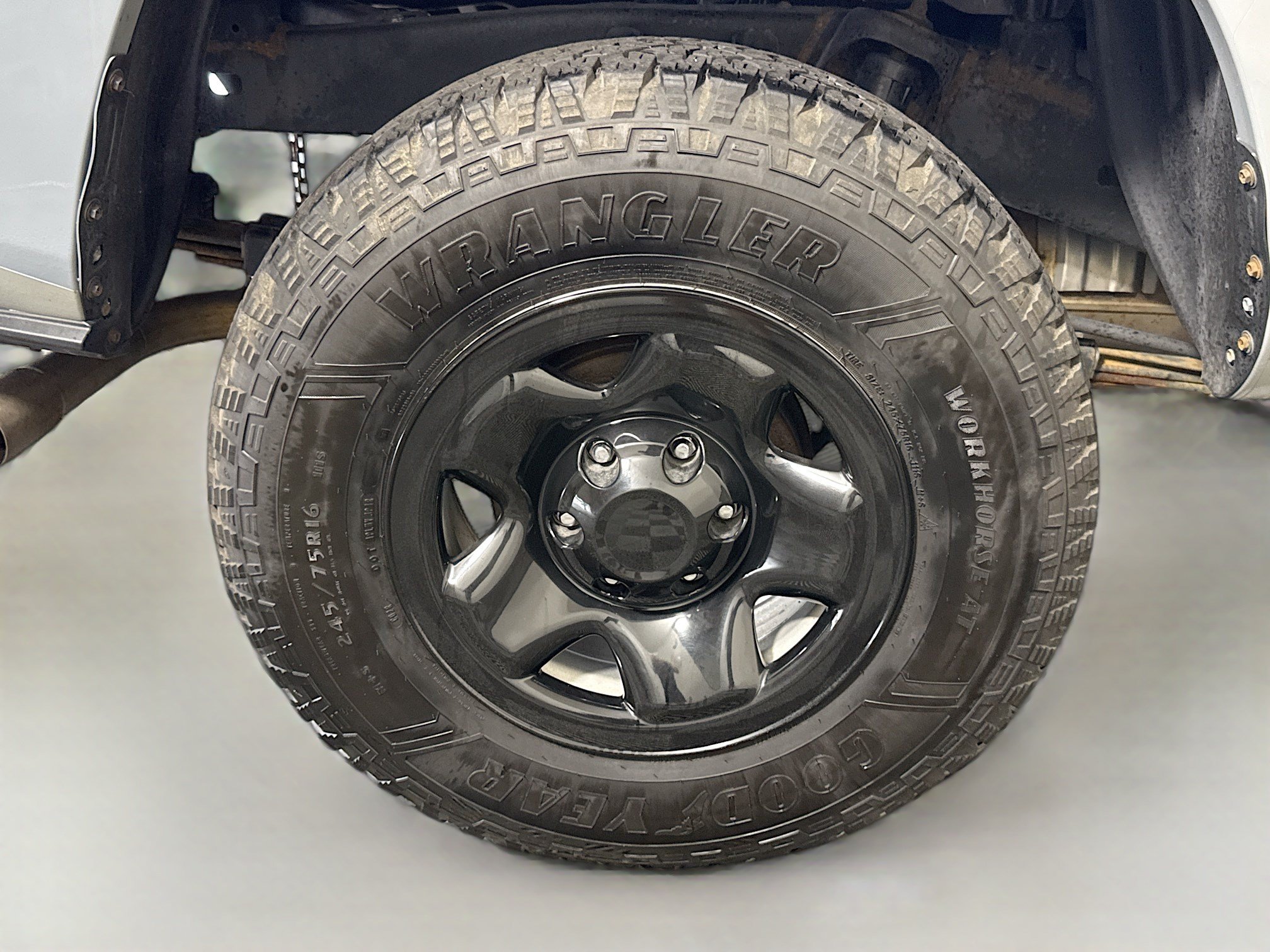 Used 2020 Toyota Tacoma SR5 RWD image 32