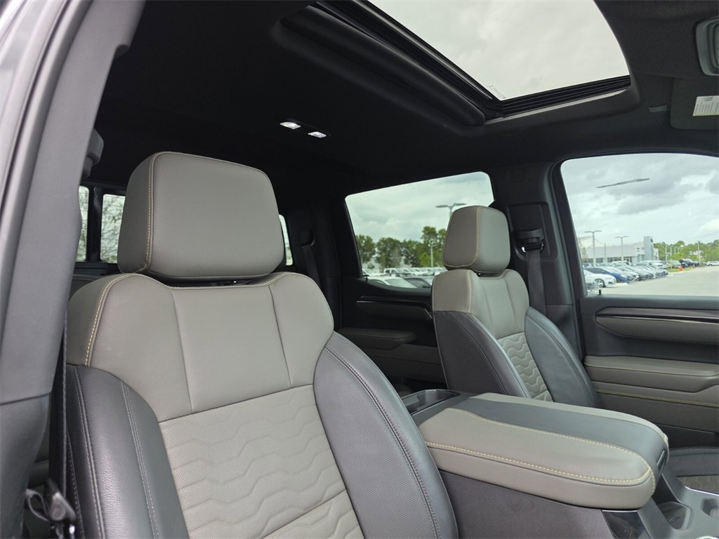 Used 2023 Chevrolet Silverado 1500 ZR2 w/ Technology Package image 11