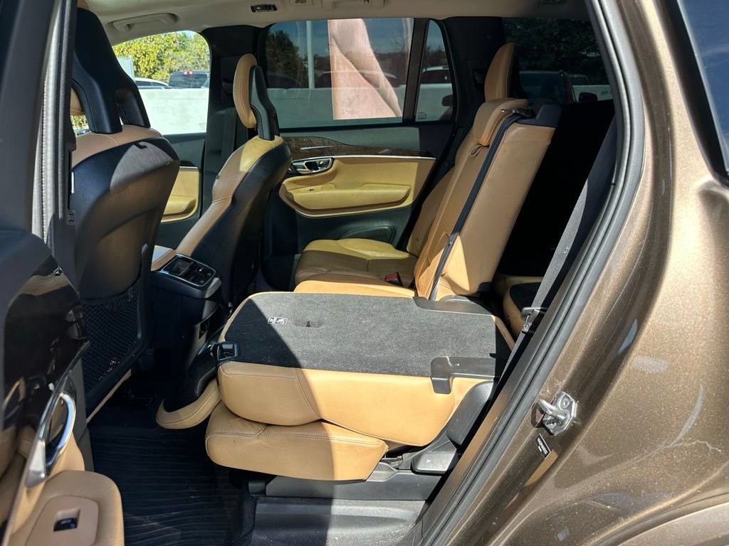 Used 2016 Volvo XC90 T6 Momentum w/ Momentum Plus Package AWD/4WD image 10