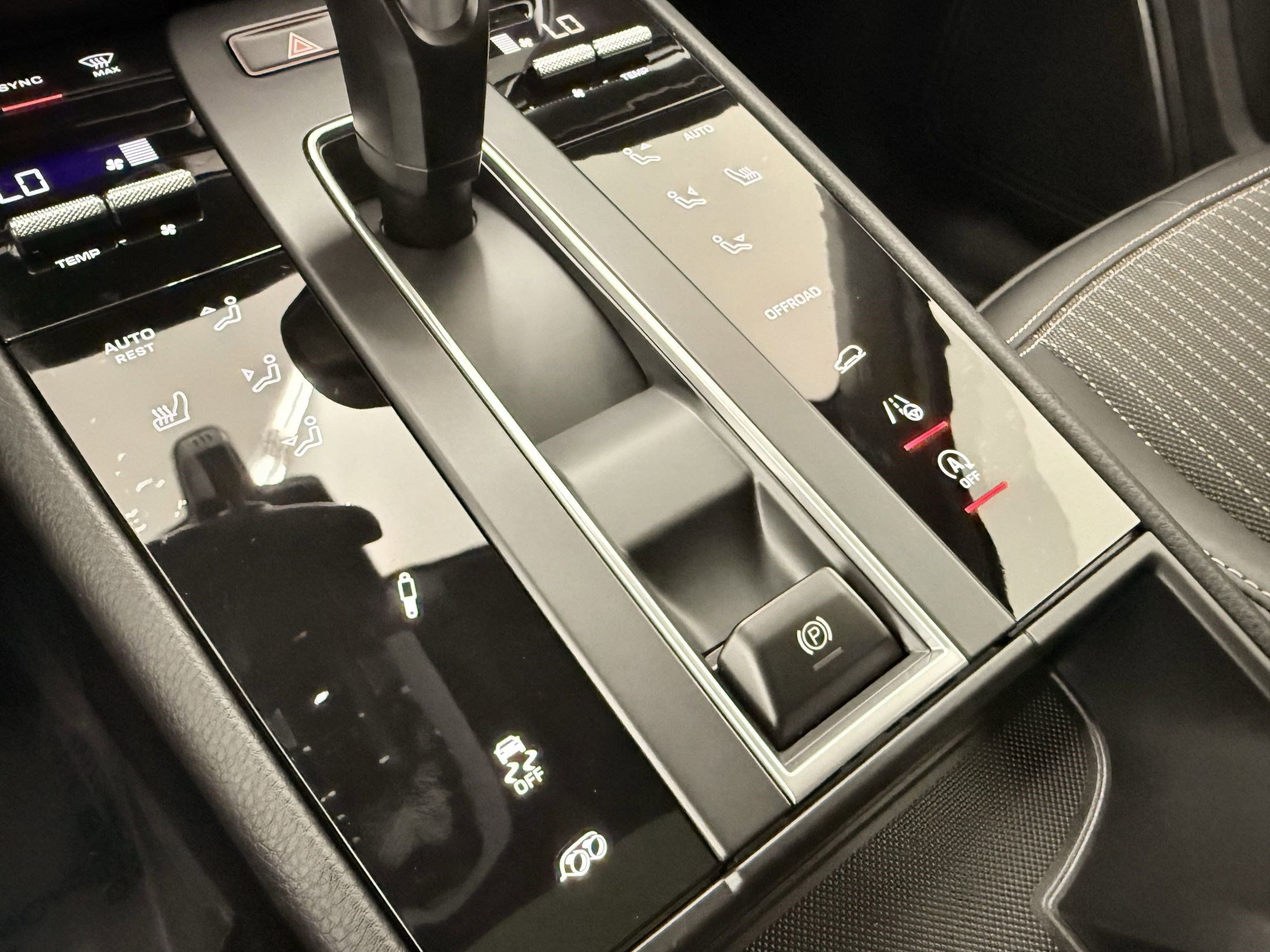 Used 2025 Porsche Macan image 30