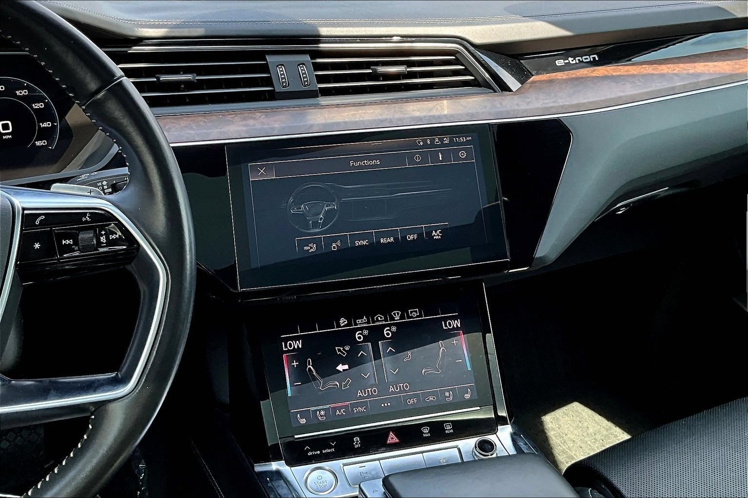 Used 2019 Audi e-tron Prestige w/ Prestige Package AWD/4WD image 8