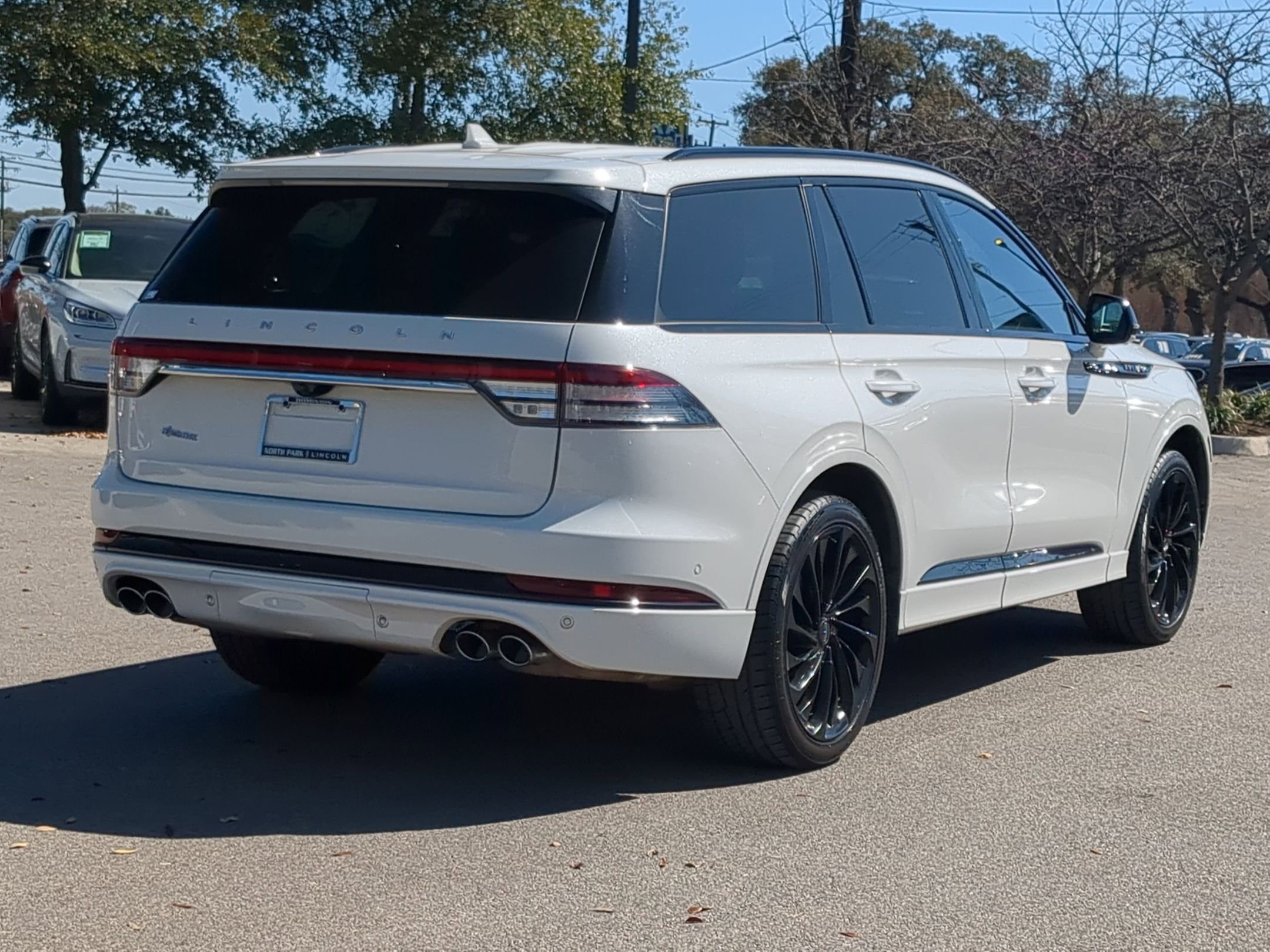 Used 2023 Lincoln Aviator Reserve w/ Equipment Group 201A image 3