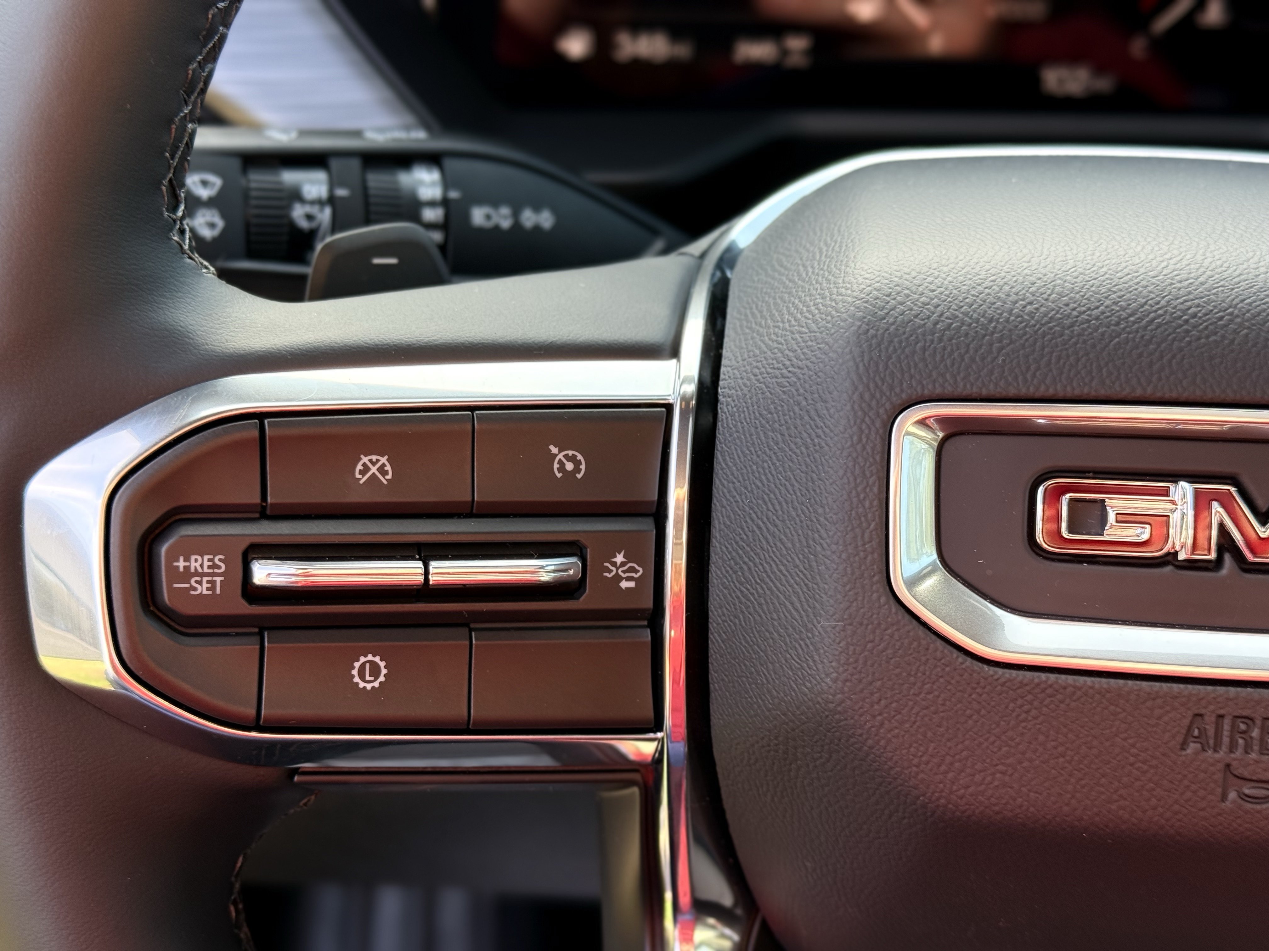 New 2025 GMC Acadia Elevation w/ Elevation Premium Package AWD/4WD image 19
