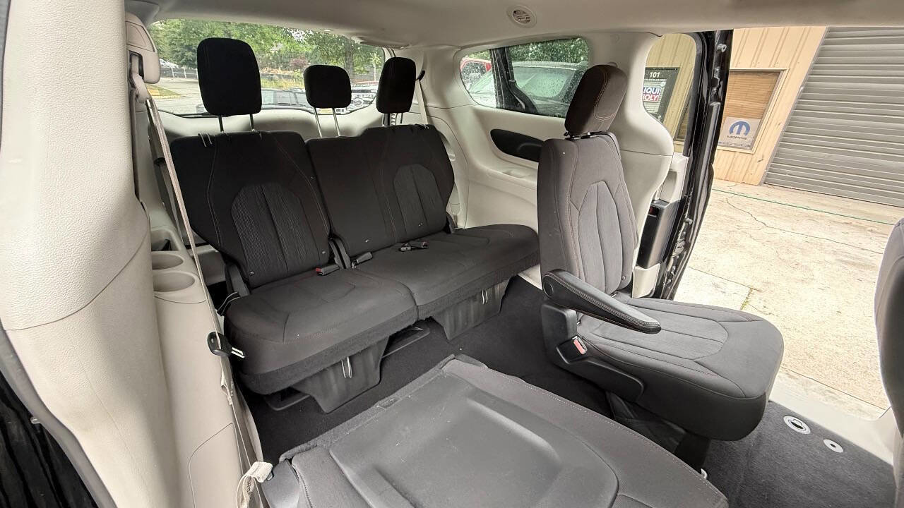 Used 2017 Chrysler Pacifica Touring FWD image 51
