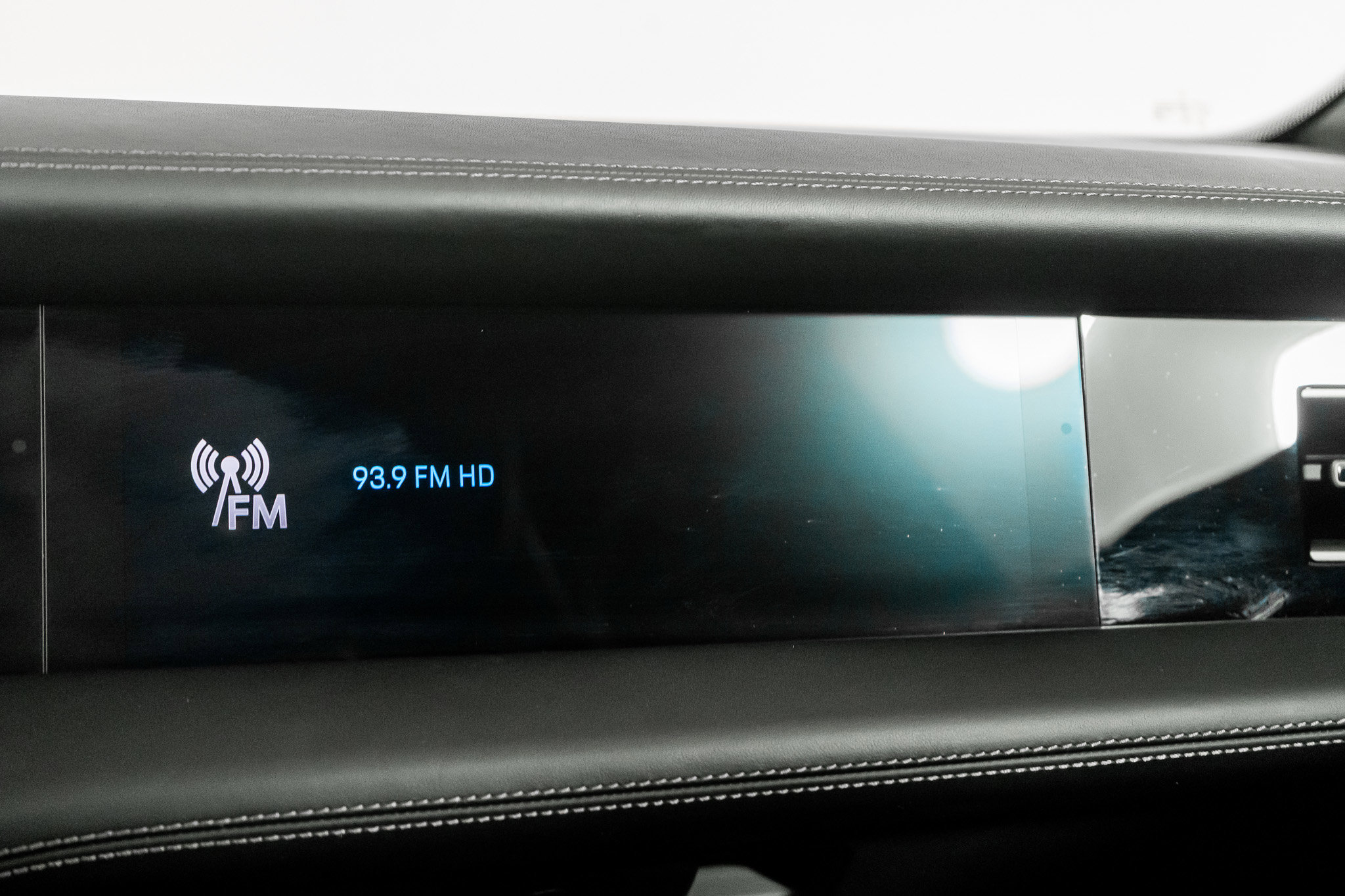 Used 2025 Porsche Taycan Turbo w/ Premium Package image 39