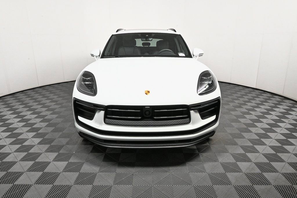 Certified 2026 Porsche Macan AWD/4WD image 36