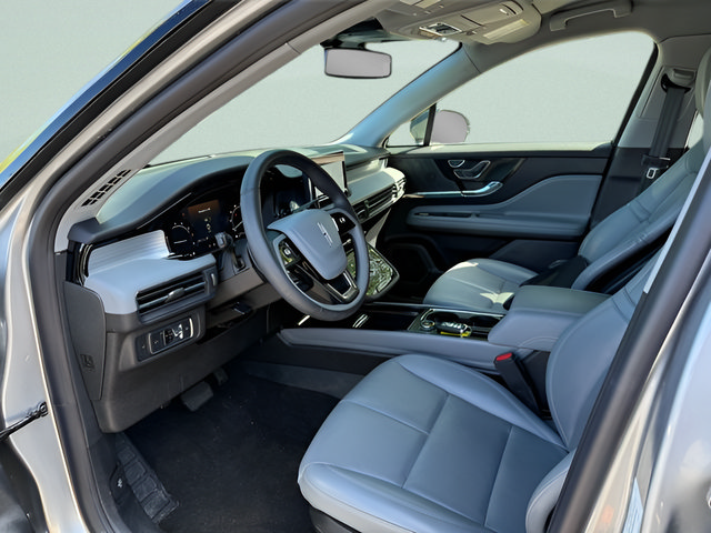 Used 2022 Lincoln Corsair AWD w/ Equipment Group 101A image 3
