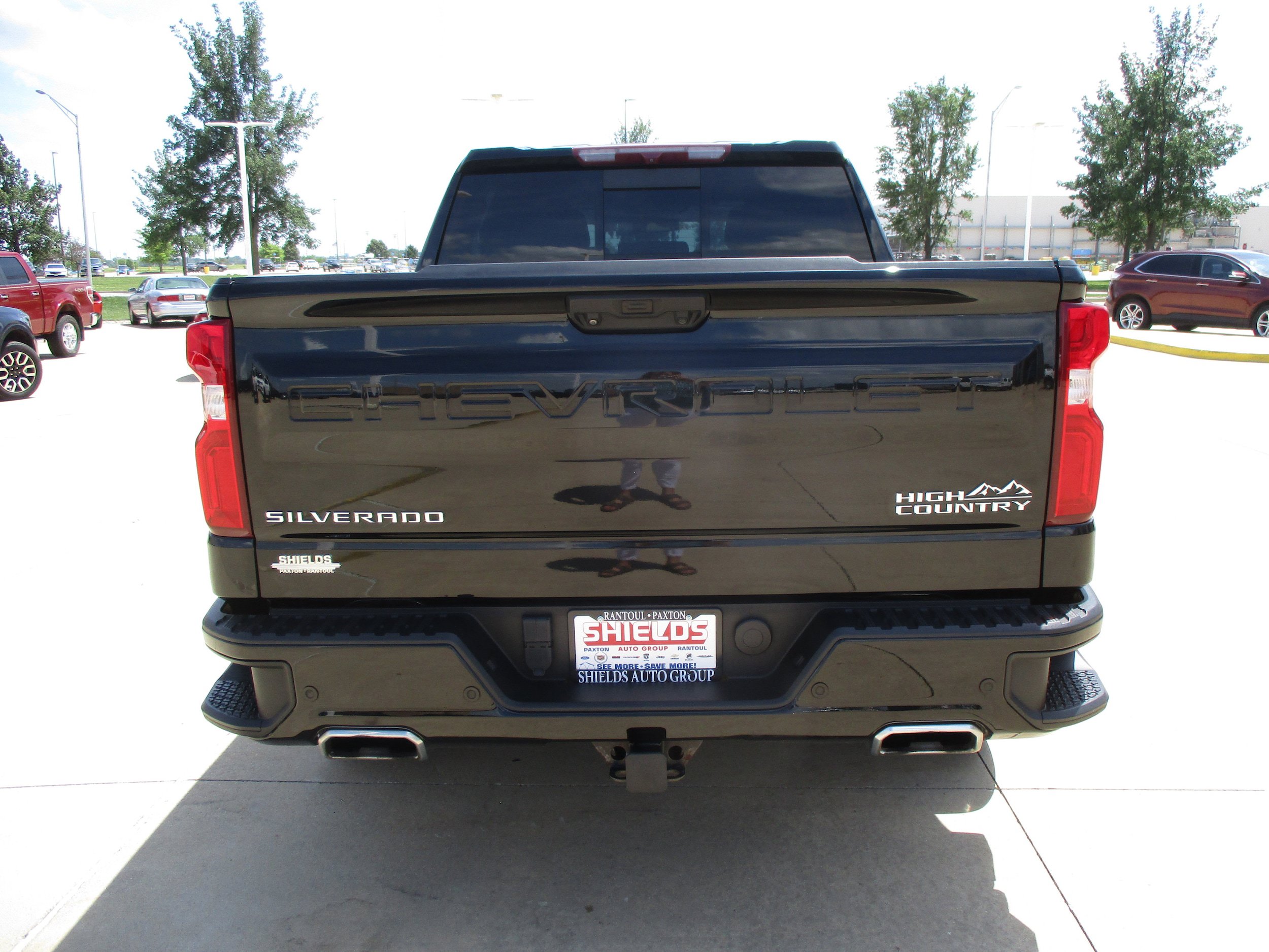 Used 2022 Chevrolet Silverado 1500 High Country w/ High Country Premium Package AWD/4WD image 5