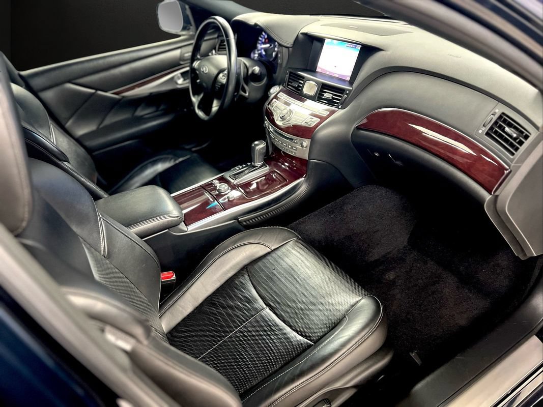 Used 2018 INFINITI Q70 Luxe w/ Sport Package AWD/4WD image 23