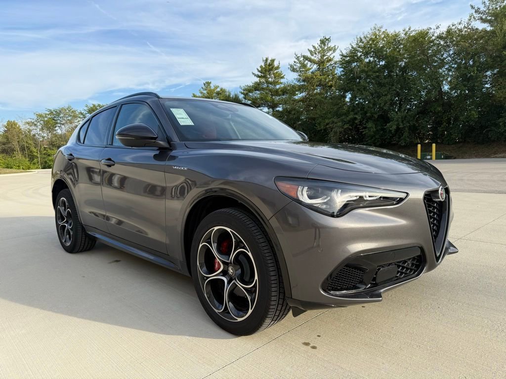 New 2025 Alfa Romeo Stelvio Sprint w/ Veloce Package AWD/4WD image 5