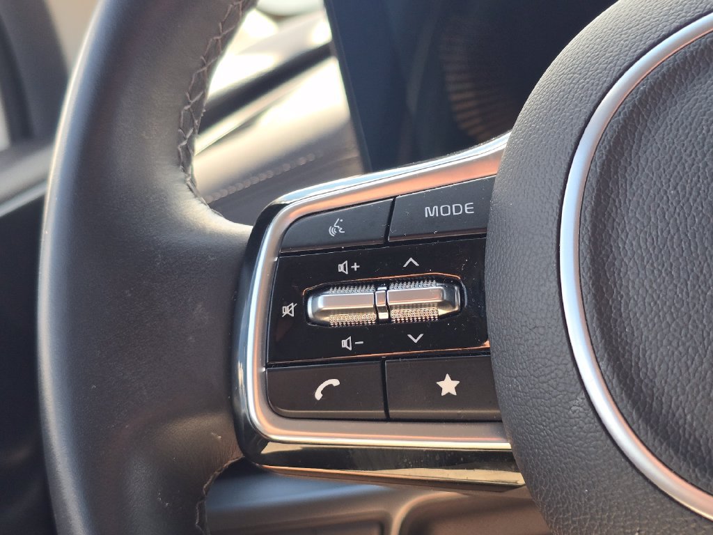 Certified 2025 Kia Carnival FWD image 22
