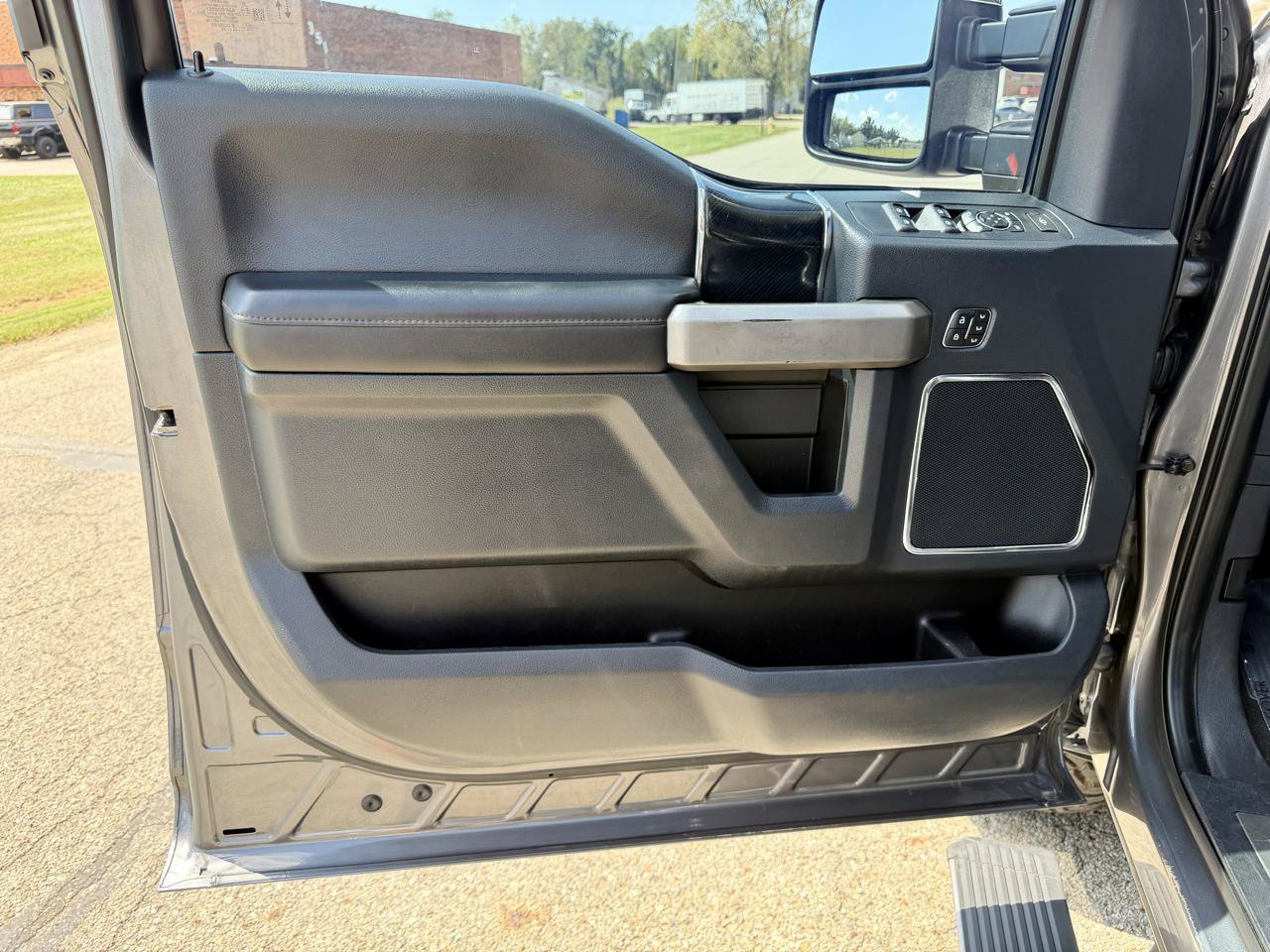 Used 2022 Ford F350 Platinum AWD/4WD image 18