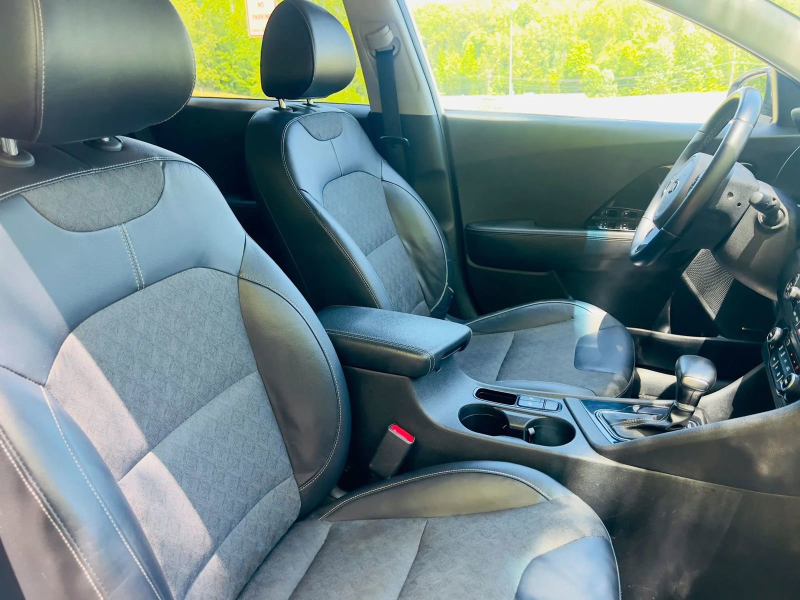 Used 2017 Kia Niro FWD image 14