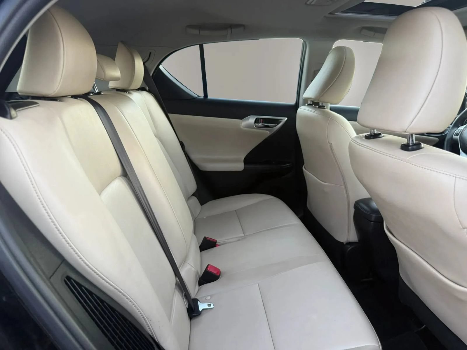 Used 2013 Lexus CT 200h w/ Premium Pkg w/Navigation FWD image 30