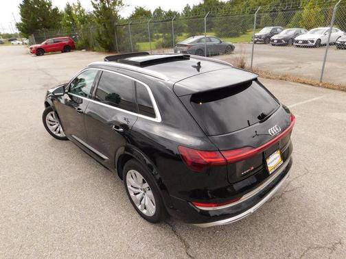 Used 2022 Audi e-tron S Premium Plus AWD/4WD image 8