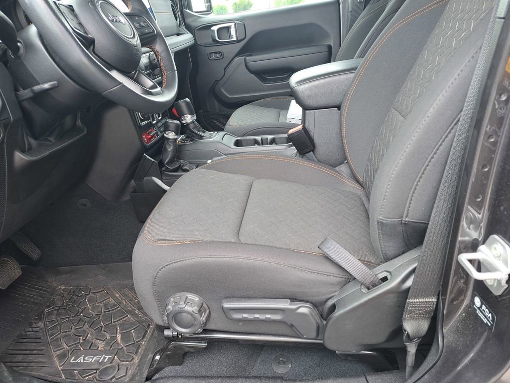 Used 2024 Jeep Gladiator Mojave w/ Technology Group image 12