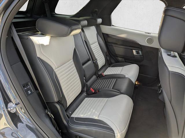 Used 2024 Land Rover Discovery Metropolitan Edition image 21
