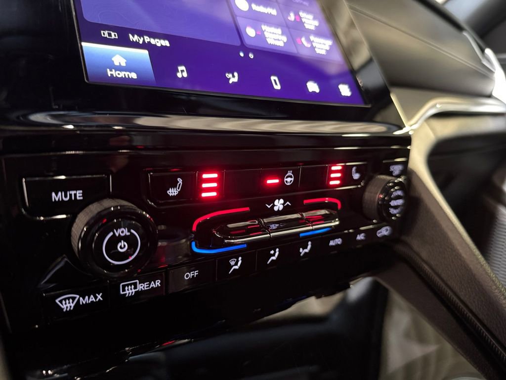 Used 2024 Jeep Grand Cherokee Altitude image 30