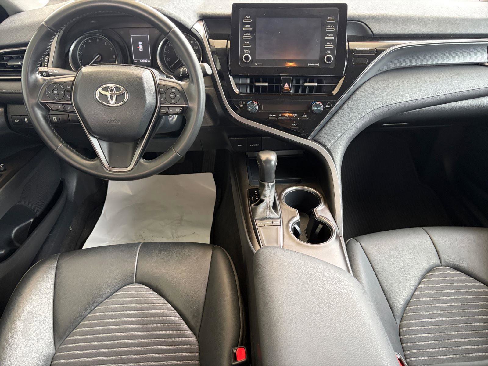 Used 2023 Toyota Camry SE image 10