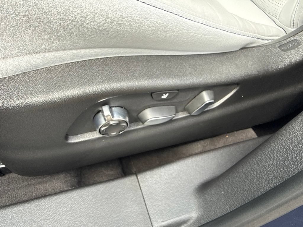 Used 2025 Cadillac XT4 Sport AWD/4WD image 24