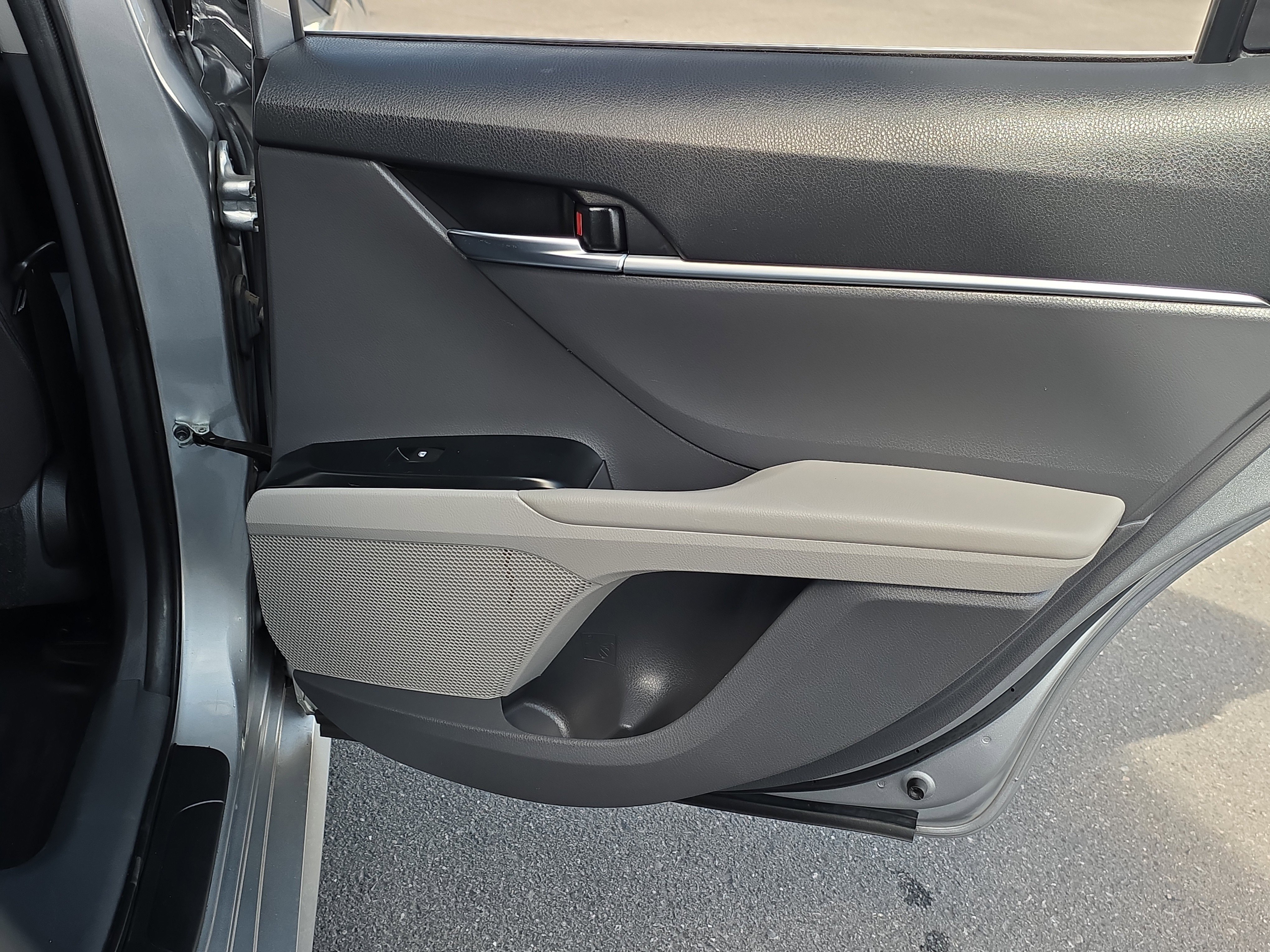 Used 2019 Toyota Camry LE image 24