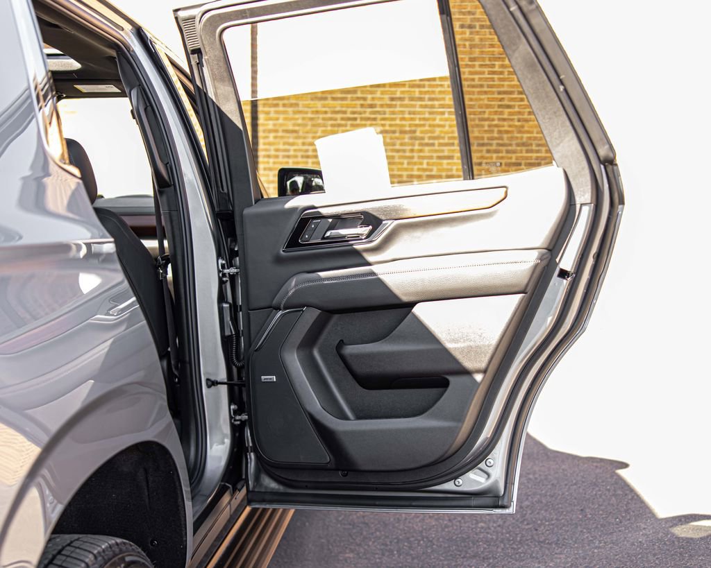 Used 2026 GMC Yukon Denali w/ Sun & Power Step Package image 39