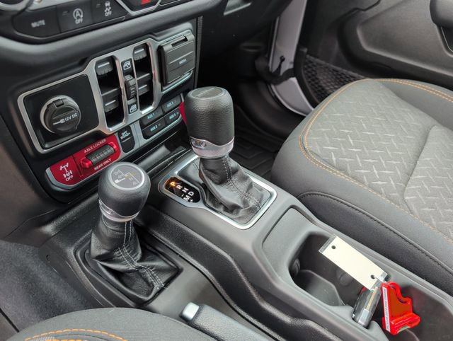 Used 2024 Jeep Gladiator Mojave w/ Technology Group image 32