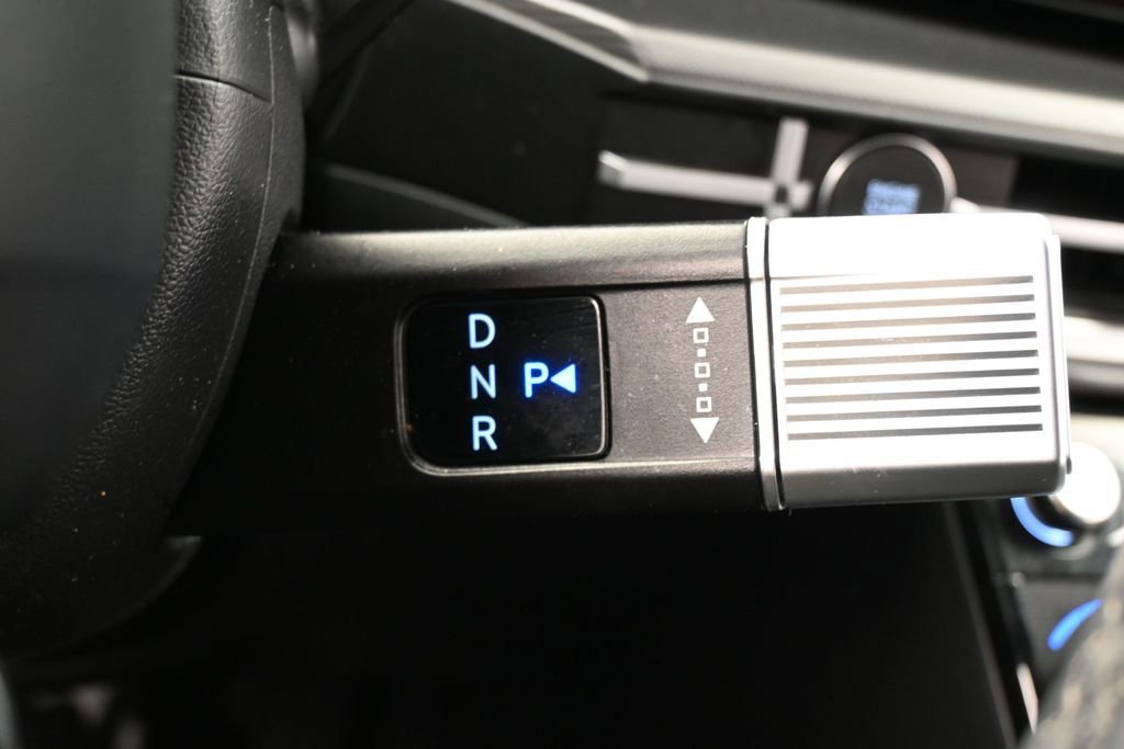 Used 2025 Hyundai Santa Fe SEL FWD image 31