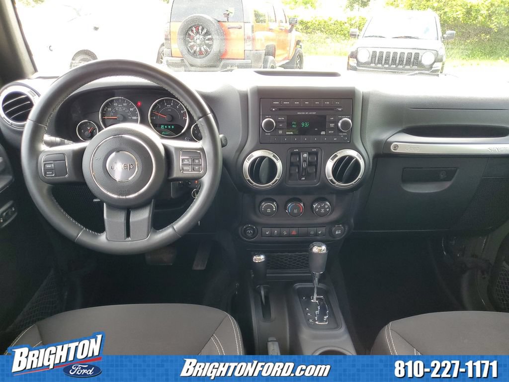 Used 2015 Jeep Wrangler Unlimited Sahara AWD/4WD image 13