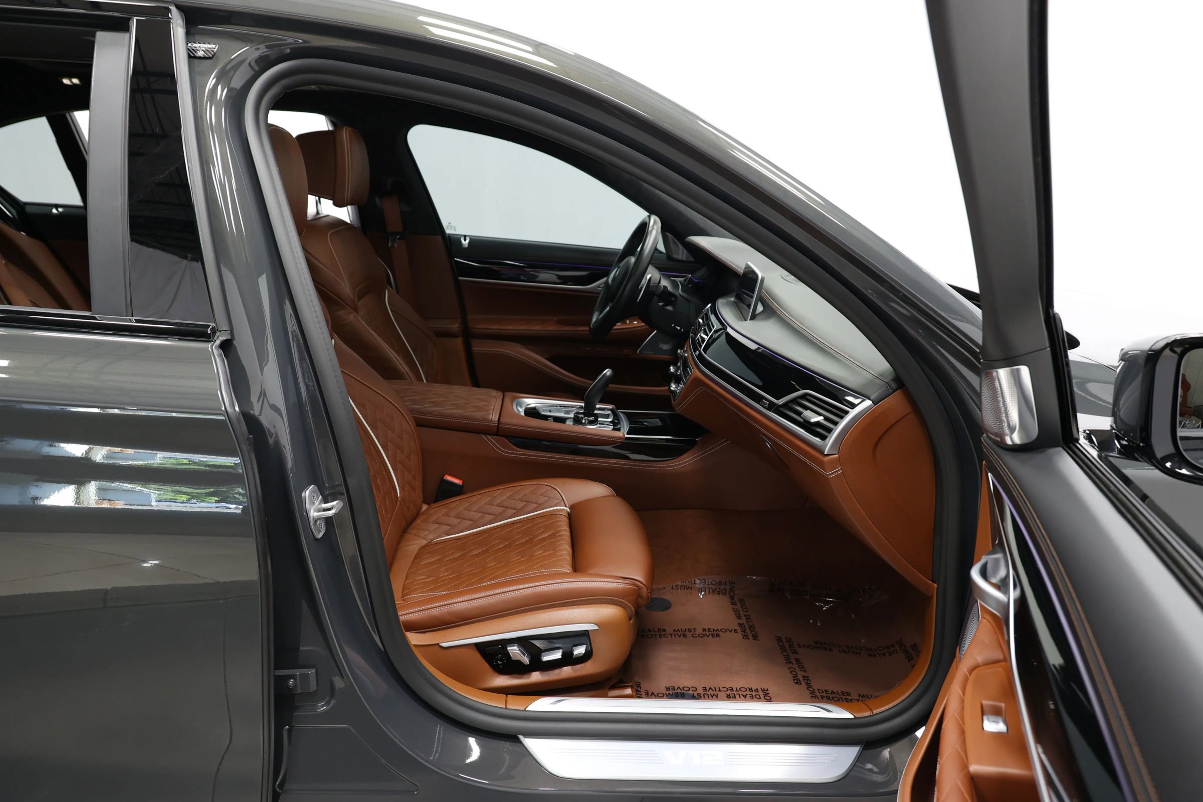 Used 2022 BMW M760i xDrive w/ Luxury Rear Seating Package image 92