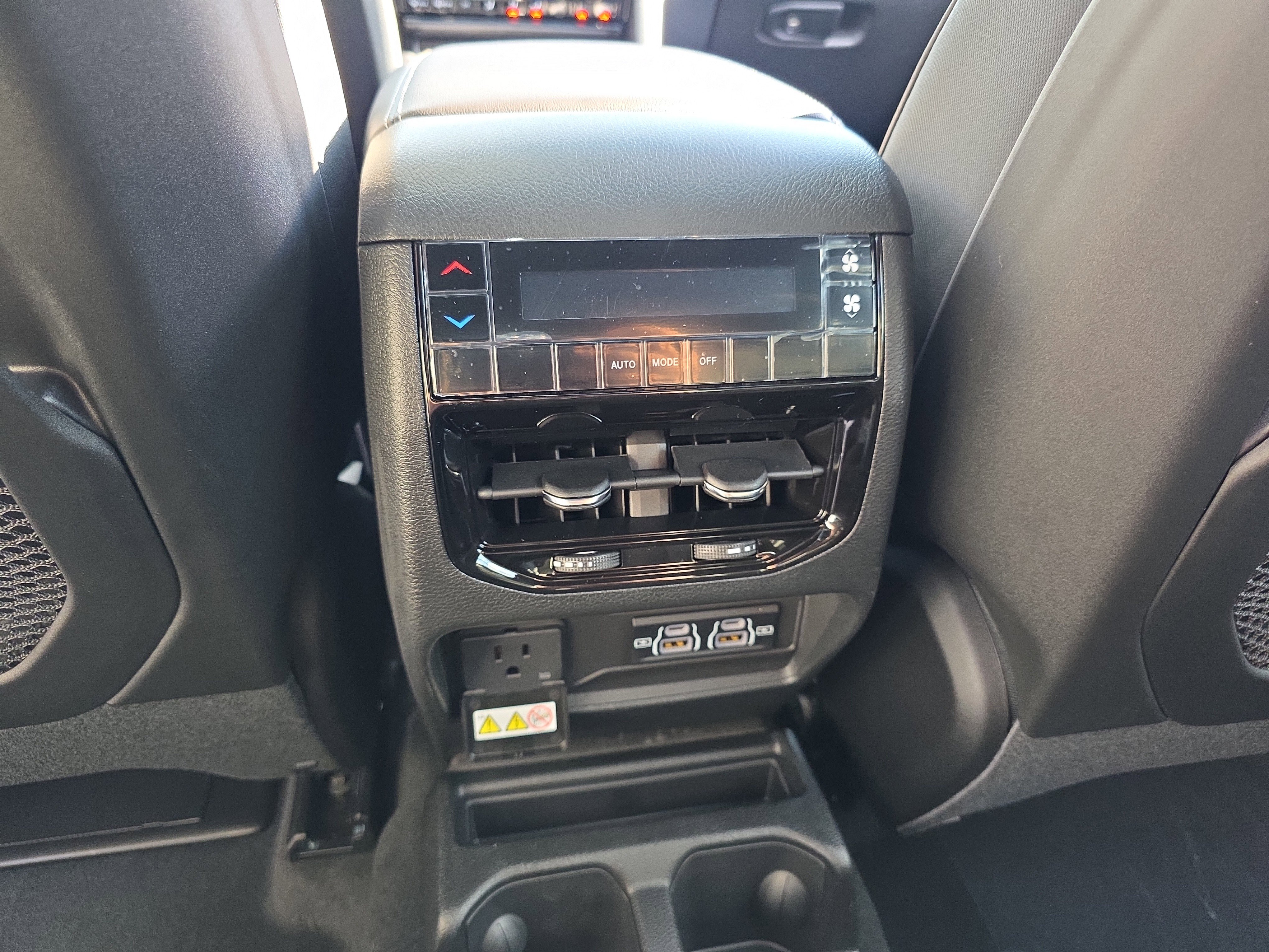 New 2025 Jeep Grand Cherokee L Altitude image 17