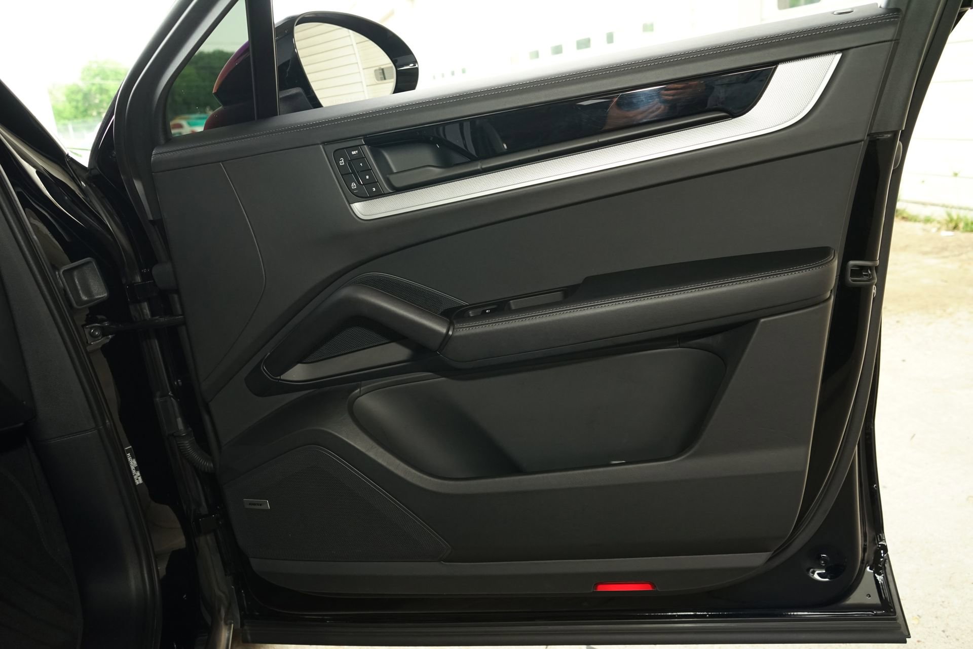 Used 2024 Porsche Cayenne S image 25