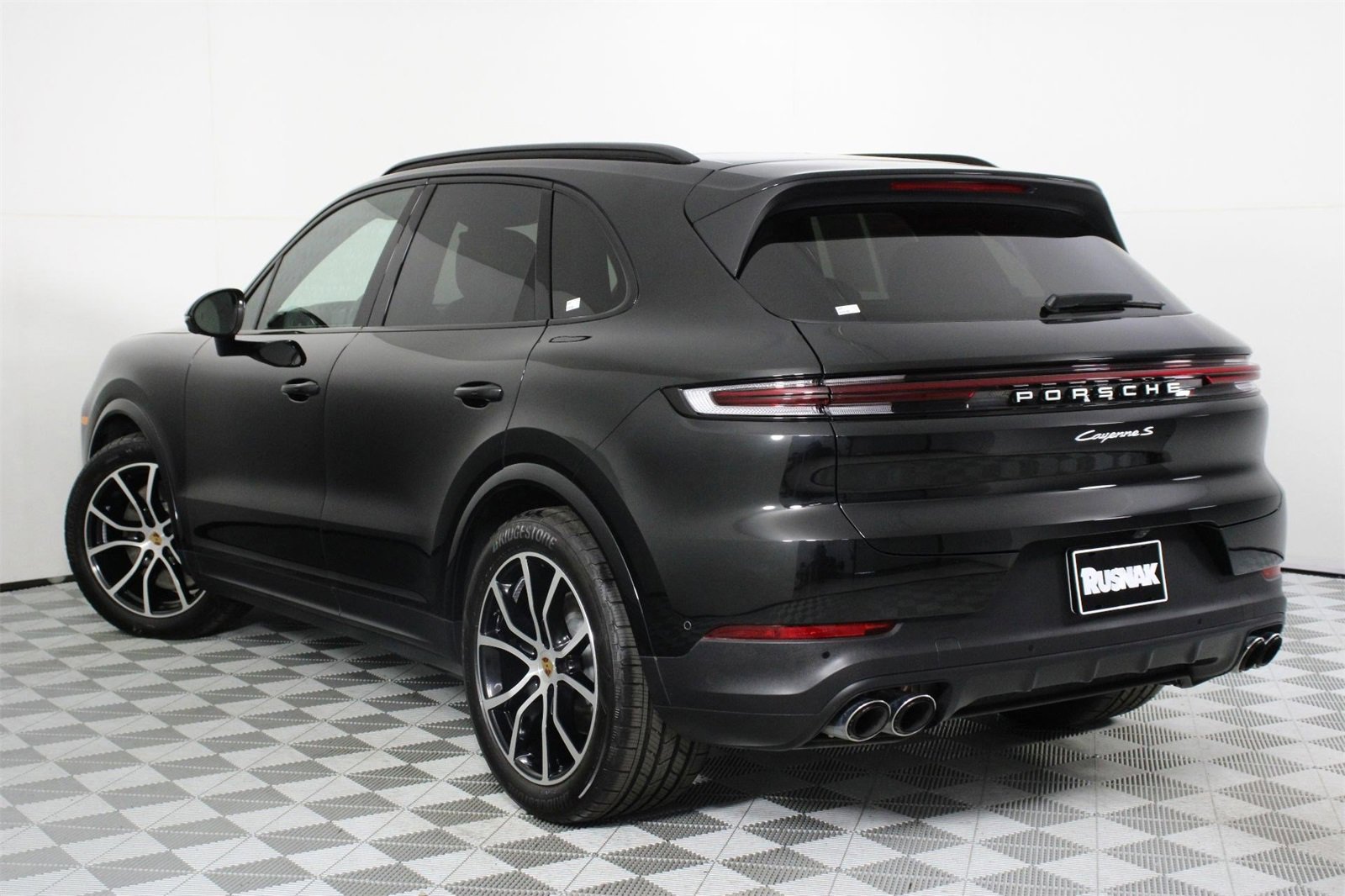 Used 2025 Porsche Cayenne S image 3