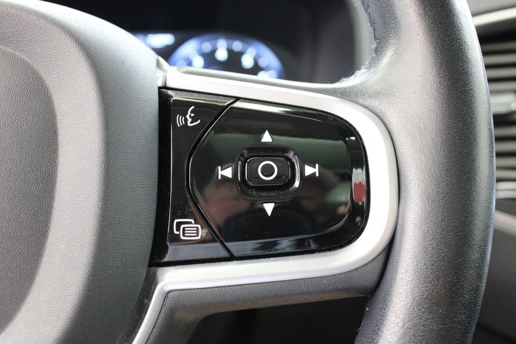 Used 2022 Volvo XC90 T5 Momentum FWD image 30