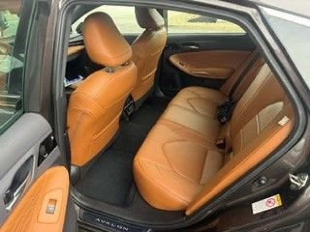 Used 2019 Toyota Avalon Limited w/ Advanced Safety Package FWD image 3