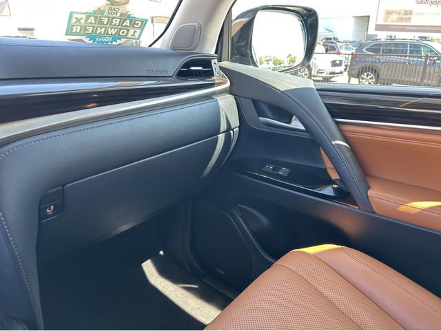 Used 2021 Lexus LX 570 4WD w/ Luxury Package image 13