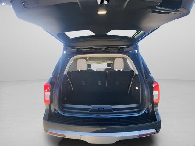 Used 2024 Ford Expedition XLT image 23