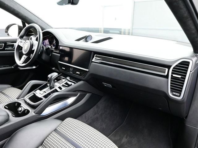 Certified 2023 Porsche Cayenne Turbo AWD/4WD image 18