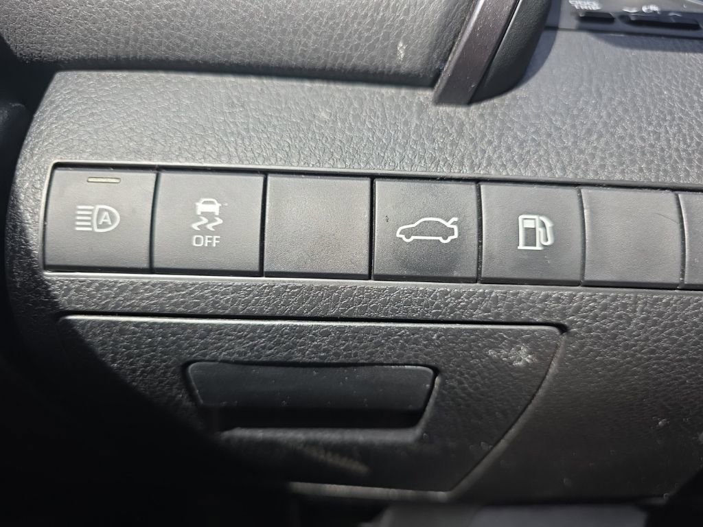 Used 2018 Toyota Camry SE FWD image 20