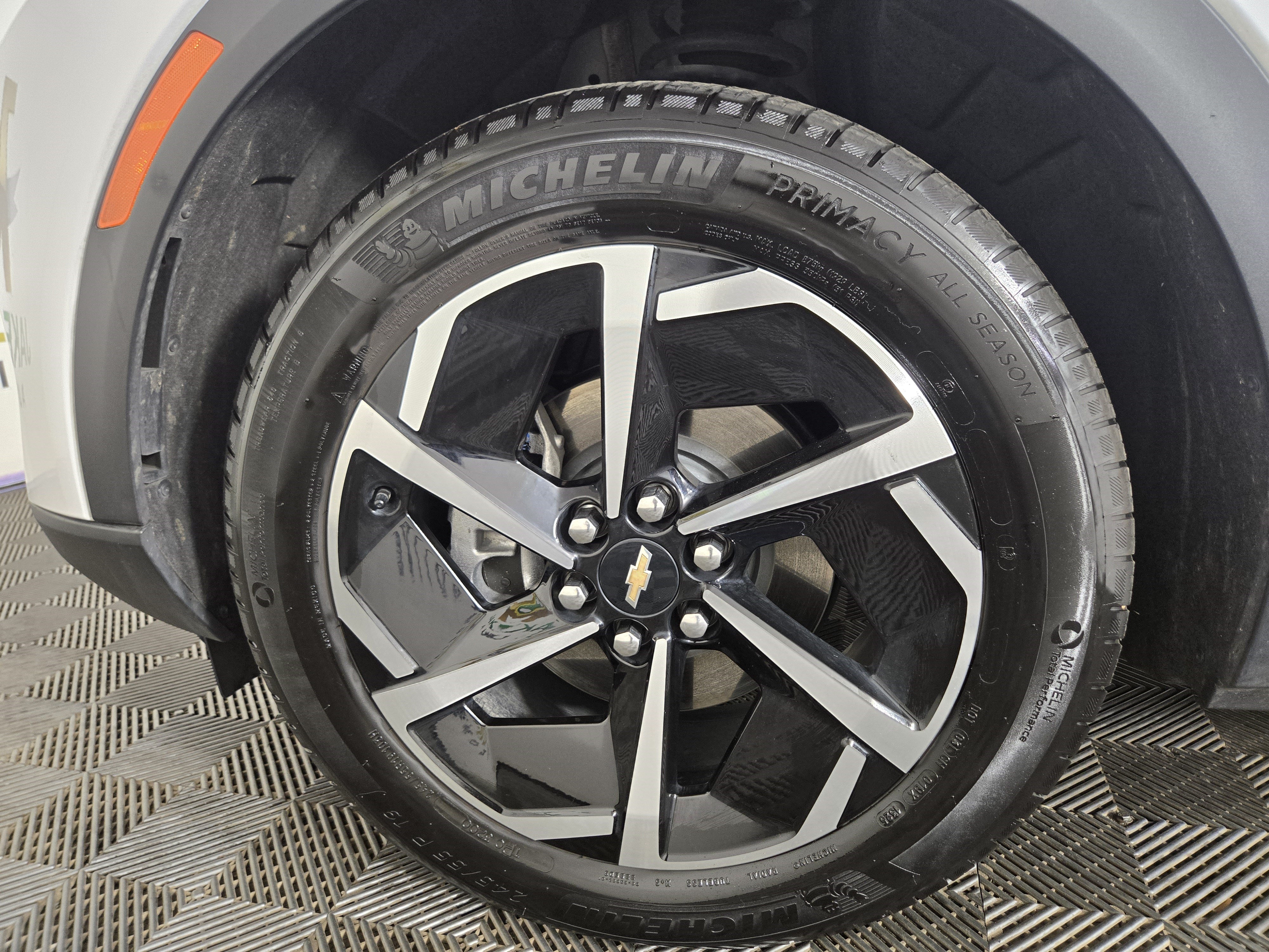 Certified 2025 Chevrolet Equinox EV LT FWD image 33