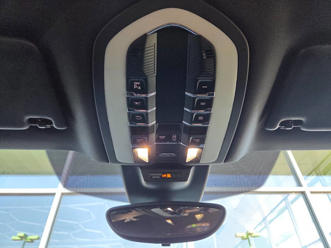 Used 2017 Porsche Macan Base AWD 4dr SUV image 29