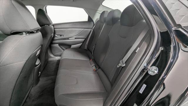 Used 2025 Hyundai Elantra SE FWD image 17