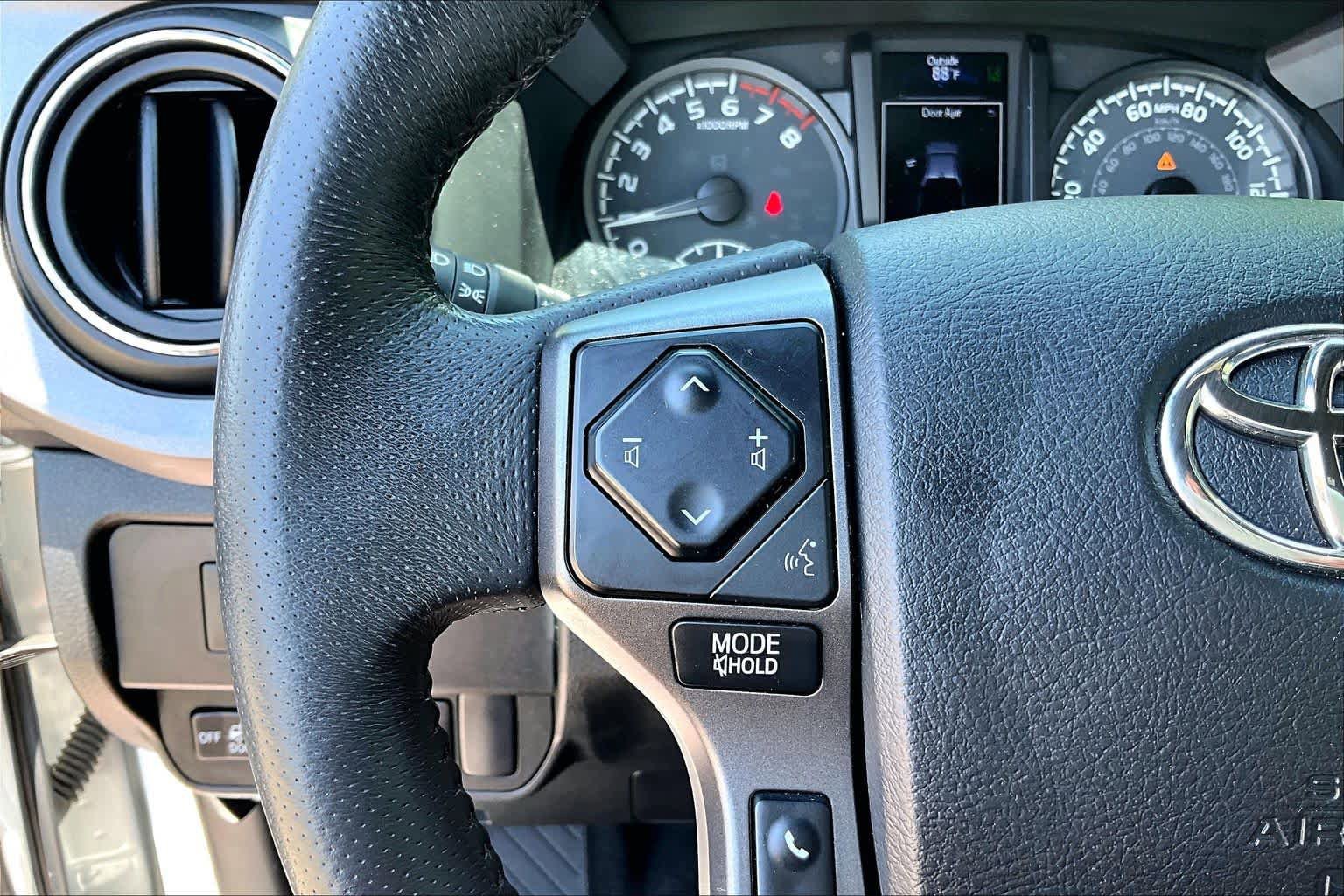 Used 2022 Toyota Tacoma TRD Off-Road AWD/4WD image 22